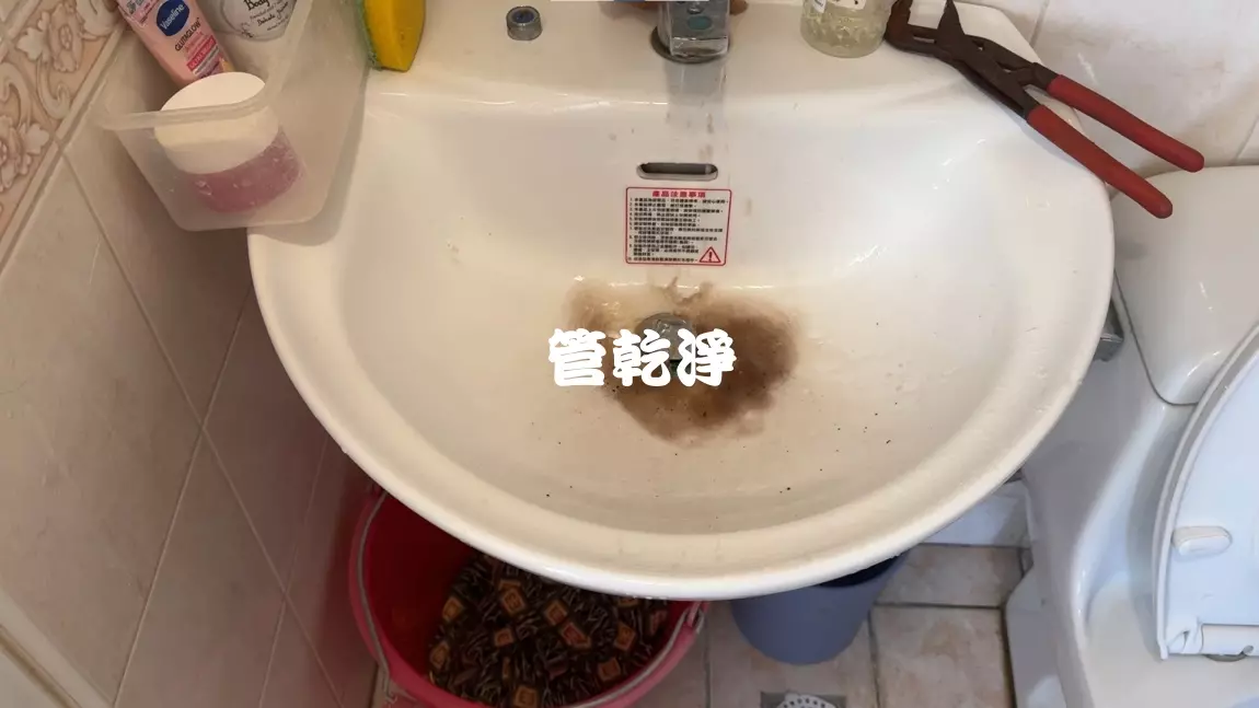 管路流出泡沫牛奶..苗栗 苑裡 成功路 水管清洗
